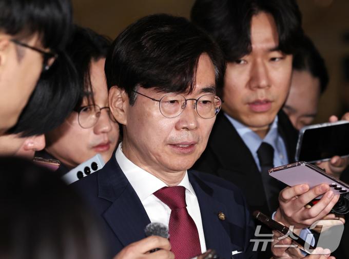 조경태 국민의힘 의원이 14일 오전 서울 여의도 국회에서 열린 의원총회에 참석하고 있다. 2024.12.14/뉴스1 ⓒ News1 구윤성 기자