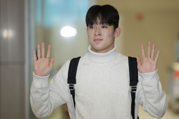 토트넘의 상승세를 이끌 '천재' 양민혁이 런던으로 출국했다. 손흥민은 이날 리그 경기서 1골 2도움을 기록하며 팀을 구해냈다. /사진=뉴시스