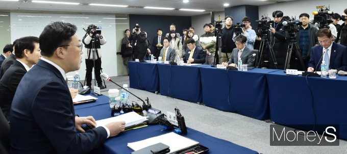 [머니S픽] 김병환, 여신협 만나 '2025년 카드수수료 개편안' 논의