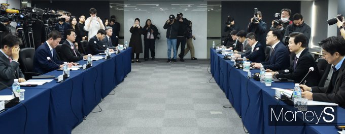 [머니S픽] 김병환, 여신협 만나 '2025년 카드수수료 개편안' 논의