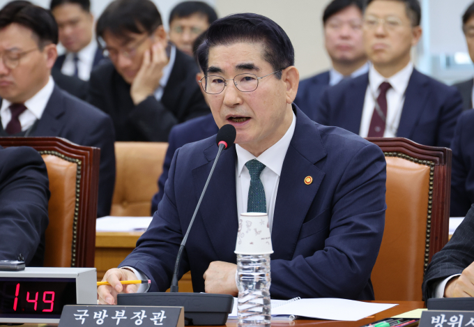 김용현 전 국방부 장관이 17일 지난 3일 비상계엄에 대해 언급했다. 사진은 김 전 장관이 지난달 28일 서울 여의도 국회에서 열린 국방위원회 전체회의에서 의원 질의에 답변하는 모습. /사진=뉴시스