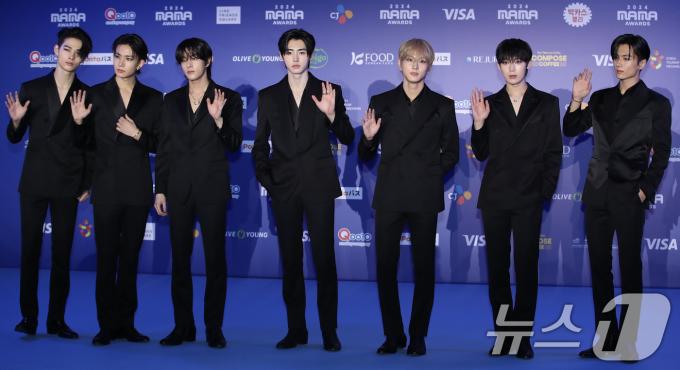 엔하이픈 니키(왼쪽부터)와 희승, 제이크, 성훈, 정원, 선우, 제이 ⓒ News1