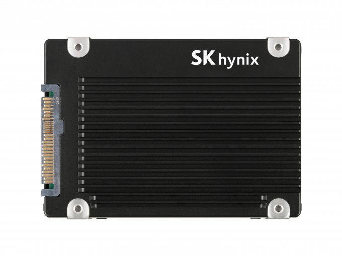 SK하이닉스가 개발한 AI 데이터센터용 고용량 SSD ‘PS1012 U.2’ / 사진=SK하이닉스
