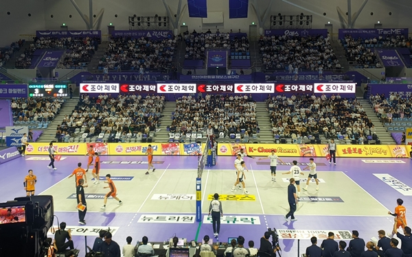 인천 계양체육관에서 진행 중인 조아제약 기업 PR 광고. /사진=조아제약
