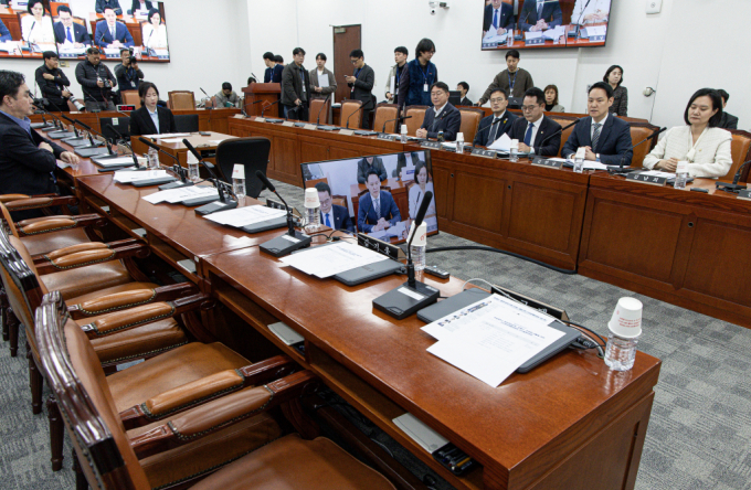 헌법재판관 인사청문특별위원회가 위원장으로 박지원 더불어민주당 의원을 선출했다. 사진은 18일 서울 여의도 국회에서 헌법재판관 선출에 관한 인사청문특별위원회 1차 전체회의가 국민의힘 의원을 제외한 채 진행 중인 모습. /사진=뉴스1 /사진=(서울=뉴스1) 이재명 기자