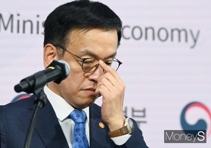 [머니S픽] 외신 만난 최상목 