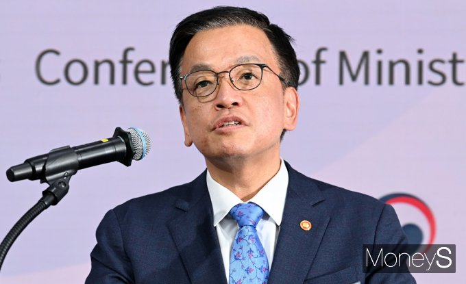 [머니S픽] 외신 만난 최상목 