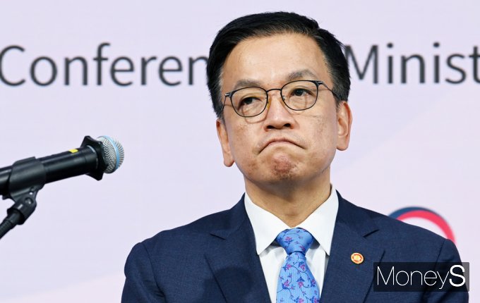 [머니S포토] 최상목 