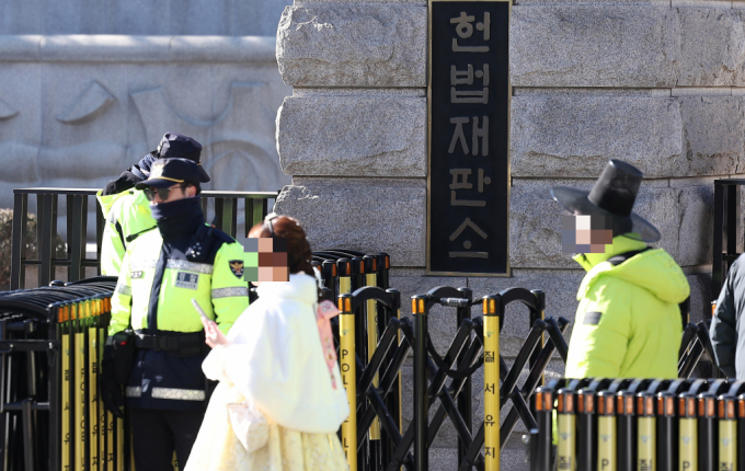 헌법재판소가 윤석열 대통령에게 계엄을 논의했던 국무회의 회의록을 오는 24일까지 제출할 것을 요구했다. 사진은 18일 서울 종로구 헌법재판소의 모습. /사진=뉴스1