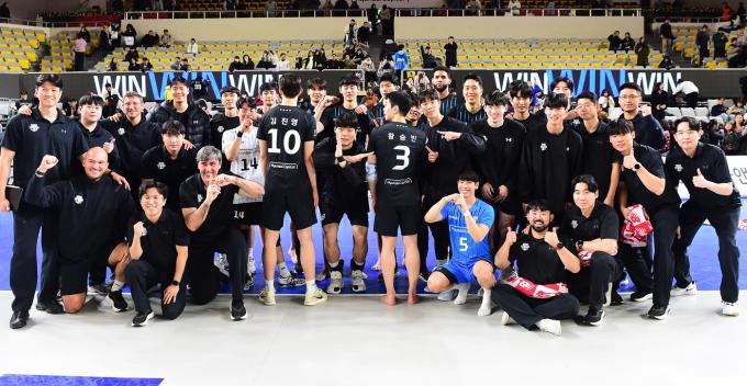 현대캐피탈이 18일 열린 2024-25 V리그 남자부 3라운드 홈 경기에서 한국전력에 3-1로 역전승했다. (KOVO 제공)