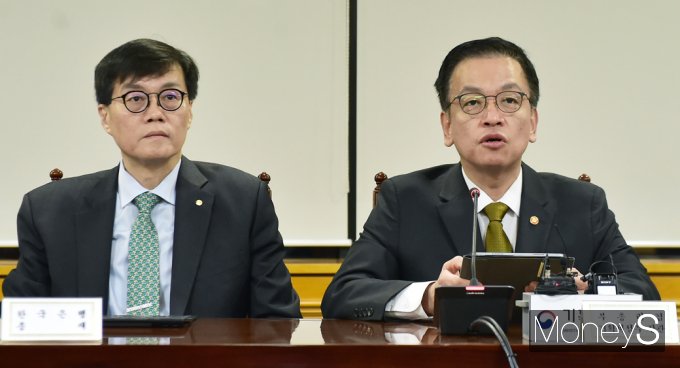 [머니S포토] 정부 