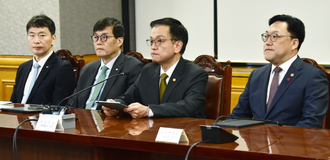 최상목 경제부총리가 19일 서울 중구 명동1가 은행연합회관 중회의실에서 열린 정부, 긴급 거시경제금융회의에 참석, 발언하고 있다./사진=머니S 임한별 기자