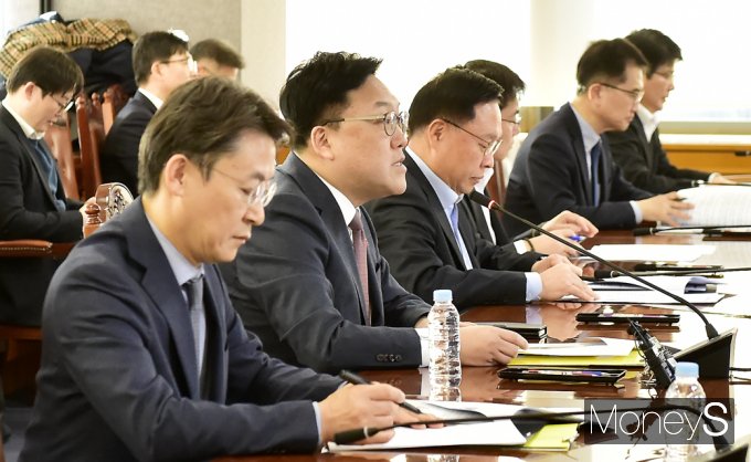 [머니S포토] 금융위 김병환 