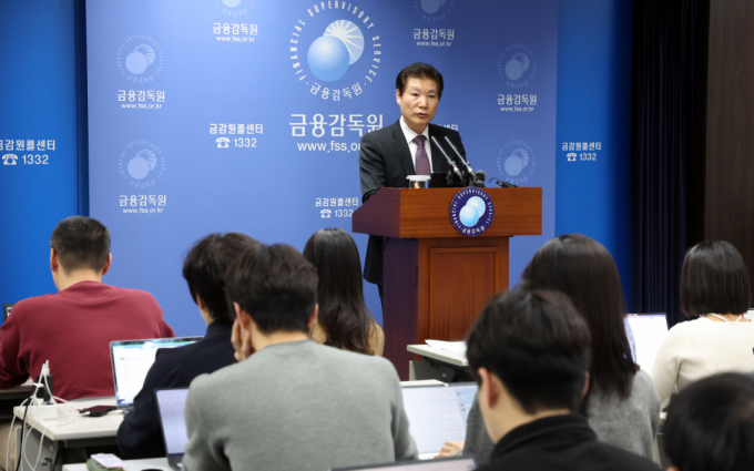 김병칠 금융감독원 부원장이 17일 오후 서울 여의도 금감원 브리핑룸에서 부동산 PF 상황 점검회의 관련 브리핑을 하고 있다. /사진=뉴스1