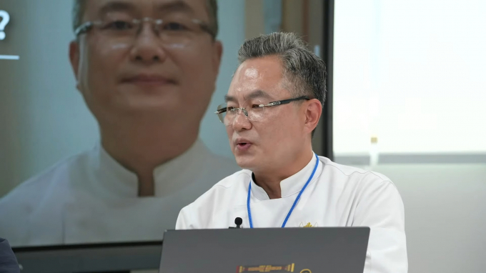 넷플릭스 예능 '흑백요리사:요리 계급 전쟁'에 출연한 대한민국 조리 명장 안유성 셰프가 윤석열 대통령에게 받은 명패를 가린 근황이 공개됐다. /사진=안유성 유튜브 채널