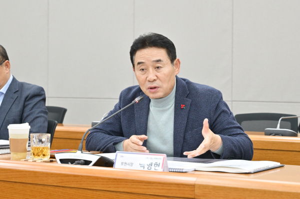 백영현 포천시장이 지난 18일 열린 첨담 국방드론 도시 구축 관련 용역 최종보고회 참석해 발언하고 있다. / 사진제공=포천시
