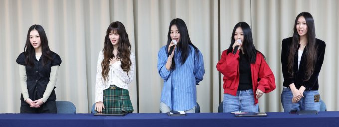 그룹 '뉴진스'의 멤버들이 민지, 하니, 다니엘, 해린, 혜인이 자신들의 팬덤 버니즈 이름으로 1억원을 기부한 가운데 '뉴진스'라는 팀명이 아닌 멤버들의 본명을 사용해 이목을 끌고 있다./사진=뉴스1