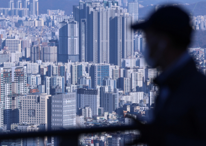 세입자 90명에게 62억원대 사기를 치고 미국으로 도피한 일당이 국내로 송환됐다. 사진은 남산타워에서 바라본 서울 전경 모습. /사진=뉴스1 