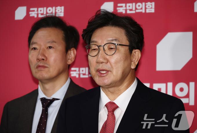 권성동 대표 권한대행 겸 원내대표가 20일 오후 서울 여의도 국회에서 현안 관련 기자회견을 하고 있다. 2024.12.20/뉴스1 ⓒ News1 김민지 기자