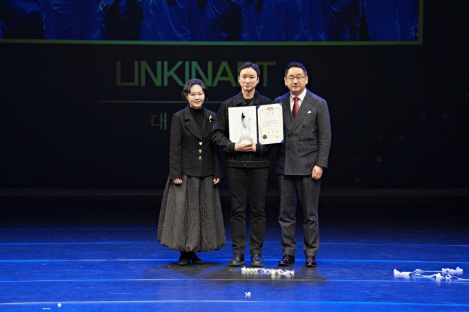 '2024 대한민국무용대상'의 대통령상 '링크인아트'(사단법인 대한무용협회 제공)