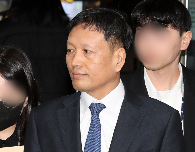 200억원대 임금을 미지급한 혐의를 받는 구영배 큐텐그룹 대표 구속영장이 기각됐다. 사진은 구 대표가 지난달 18일 서울 서초구 서울중앙지방법원에서 열리는 특정경제범죄 가중처벌 등에 관한 법률 위반(사기·횡령·배임) 혐의 관련 구속 전 피의자 심문(영장실질심사)에 출석한 모습. /사진=뉴스1