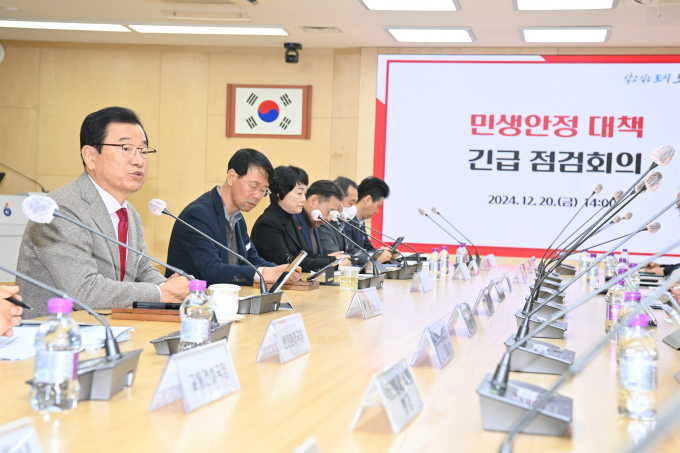 이현재 하남시장이 20일 오후 2시 시청 상황실에서 이현재 시장 주재로 '민생안정 긴급 대책회의'를 열고 있다. / 사진제공=하남시
