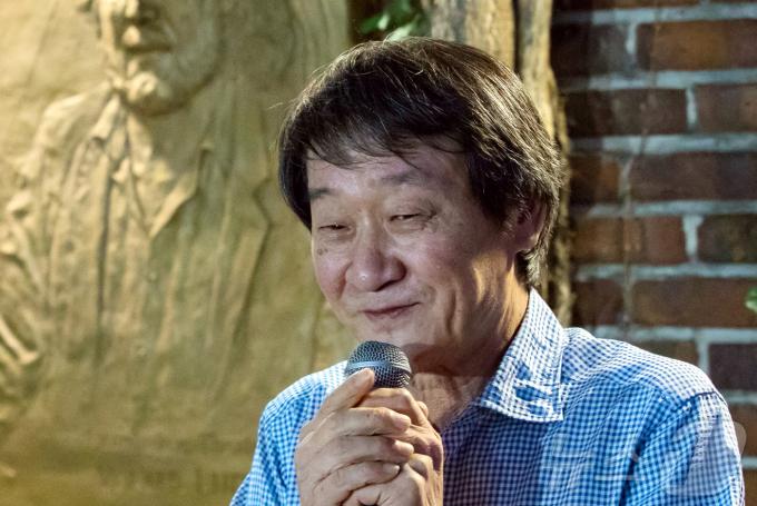 대학로 소극장의 상징으로 꼽히는 ‘학전’을 30여 년간 운영하며 후배 예술인을 배출해 온 가수 김민기.(뉴스1 DB)2024.7.22/뉴스1