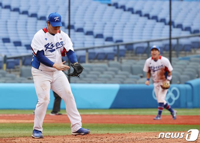 조상우가 7일 오후 일본 요코하마 스타디움에서 열린 '2020 도쿄올림픽' 대한민국과 도미니카공화국의 경기에서 6회초 2사 만루 상황을 넘긴 후 기뻐하고 있다. 2021.8.7/뉴스1 ⓒ News1 이재명 기자