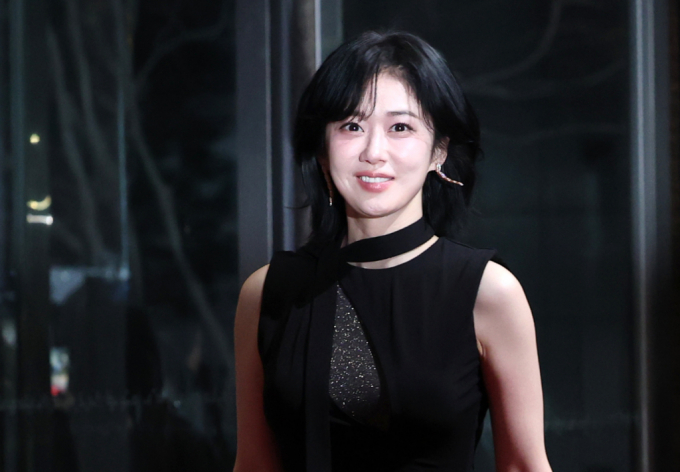 배우 장나라가 21일 오후 서울 마포구 상암동 SBS 프리즘타워에서 열린 '2024 SBS 연기대상' 레드카펫 행사에 참석하고 있다./사진=뉴스1