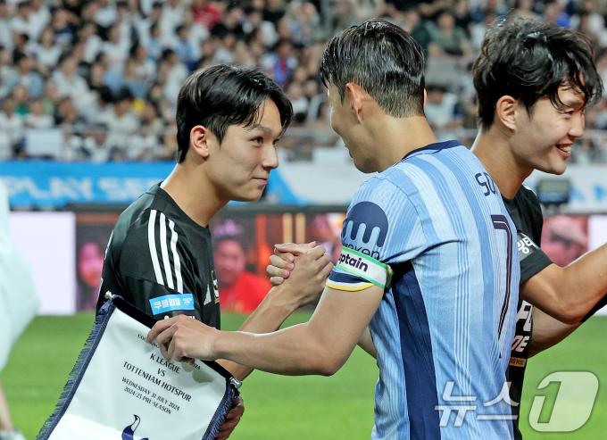쿠팡플레이시리즈에서 만났던 양민혁(왼쪽)과 손흥민2024.7.31/뉴스1 ⓒ News1 장수영 기자