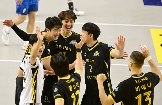한국전력을 상대로 3-0 승리를 거둔 KB손해보험(KB손해보험 제공)