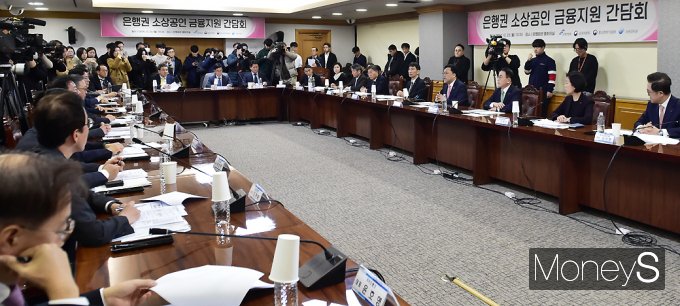 [머니S픽] 25만 소상공인 이자 부담 경감… 은행권, 연 7천억 금융 지원