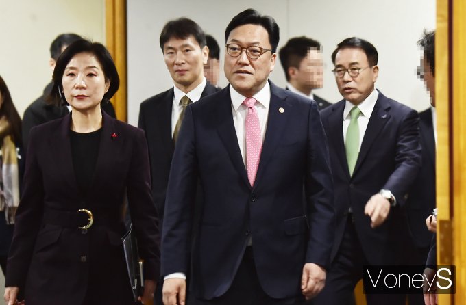 [머니S포토] 소상공인 '이자부담 경감'에 은행권, 연 7천억 금융지원