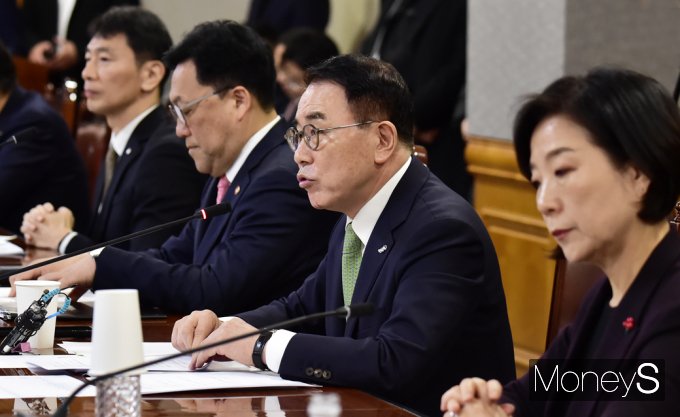 [머니S포토] 조용병 
