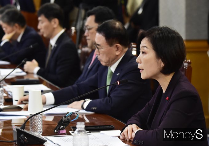 [머니S포토] 은행권 소상공인 금융지원 간담회, 발언하는 오영주 중기 장관