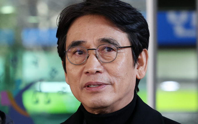 유시민 전 이사장이 한동훈 전 국민의힘 대표에게 가짜뉴스 유포와 관련한 손해배상금 3000만원을 지급해야 한다는 판결이 확정됐다. 명예훼손 혐의 항소심 선고 공판에서 벌금 500만원을 선고 받은 후 법정을 나서는 모습. /사진=뉴스1