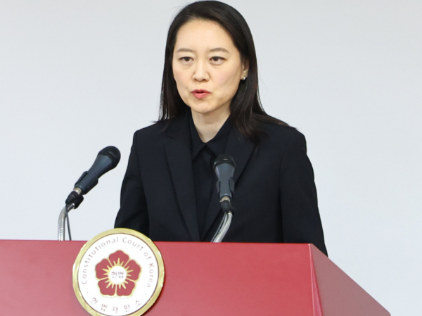 헌법재판소가 윤석열 대통령의 탄핵심판 관련 서류를 송달 간주 방식으로 처리했다. 사진은 이진 헌법재판소 공보관이 23일 오후 서울 종로구 헌법재판소  '윤석열 대통령 탄핵심판 사건' 관련 언론 브리핑을 하는 모습. /사진=뉴시스