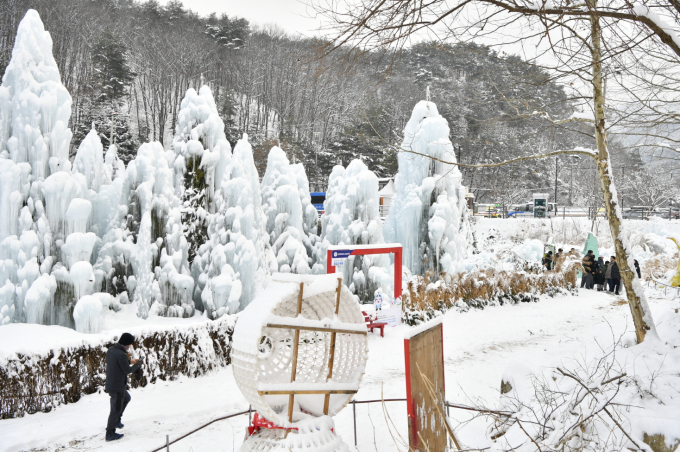 포천시가 주최하고 백운계곡상인협동조합이 주관하는 제20회 포천 백운계곡 동장군 축제가 백운계곡에서 개막됐다. / 사진제공=포천시