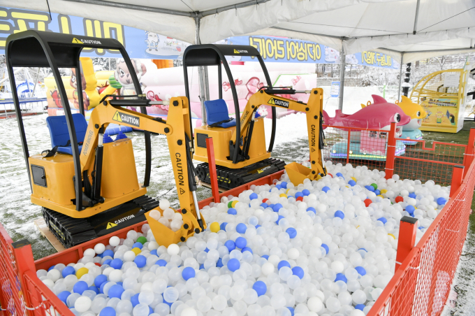 포천시가 주최하고 백운계곡상인협동조합이 주관하는 제20회 포천 백운계곡 동장군 축제가 백운계곡에서 개막됐다. / 사진제공=포천시