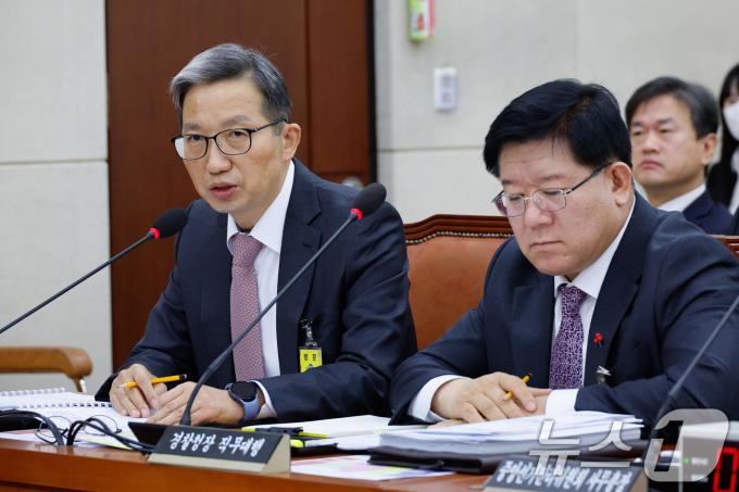 우종수 경찰청 국가수사본부장이 23일 서울 여의도 국회에서 열린 행정안전위원회 전체회의에서 의원 질의에 답하고 있다. 2024.12.23/뉴스1 ⓒ News1 안은나 기자