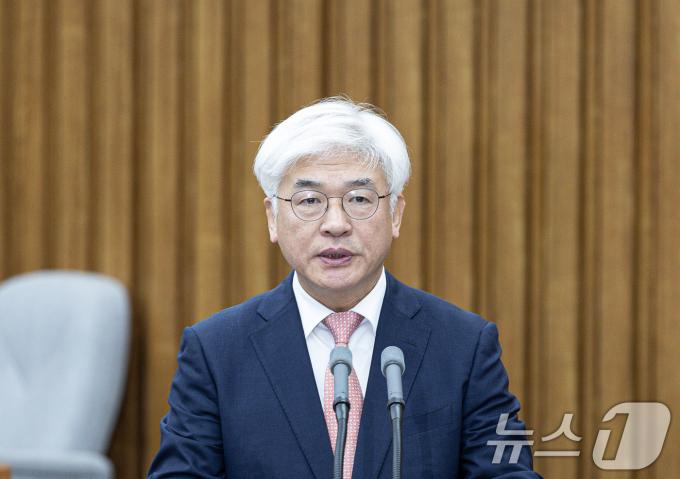 마은혁 헌법재판소 재판관 후보자가 23일 오전 서울 여의도 국회에서 열린 헌법재판소 재판관 선출안 심사를 위한 인사청문회에서 모두발언을 하고 있다. 2024.12.23/뉴스1 ⓒ News1 이재명 기자