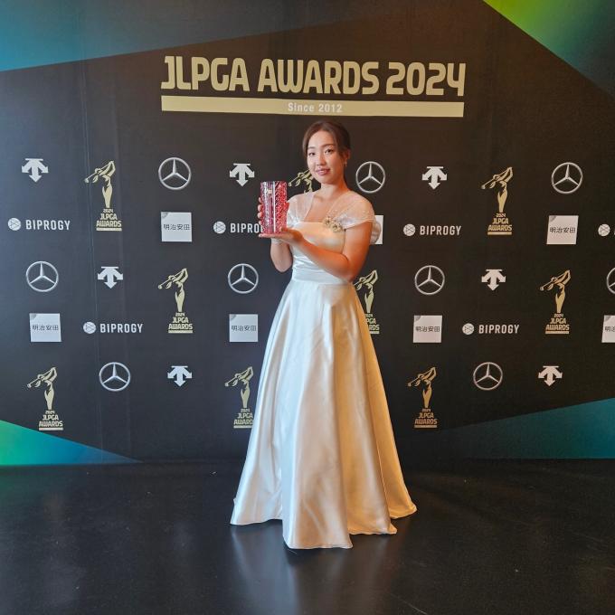 JLPGA 신인왕을 수상한 이효송. (JLPGA 제공)