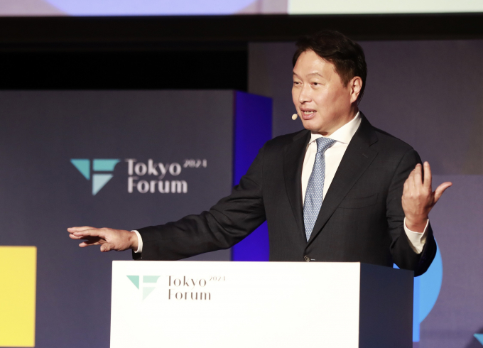 최태원 SK그룹 회장이 대법원에 노소영 아트센터 나비 관장과의 이혼소송 확정증명 신청서와 소 취하서를 제출한 것이 확인됐다. 사진은 최 회장이 지난달 22일 일본 도쿄대에서 열린 '도쿄포럼 2024'에서 개회사를 하는 모습. /사진=뉴스1(SK그룹 제공) 