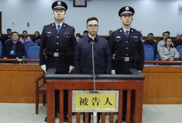200억원대 뇌물을 수수한 혐의로 류롄거 전 중국은행 당 위원회 서기 겸 회장이 사형 집행 유예를 선고 받았다. 사진=X 캡처