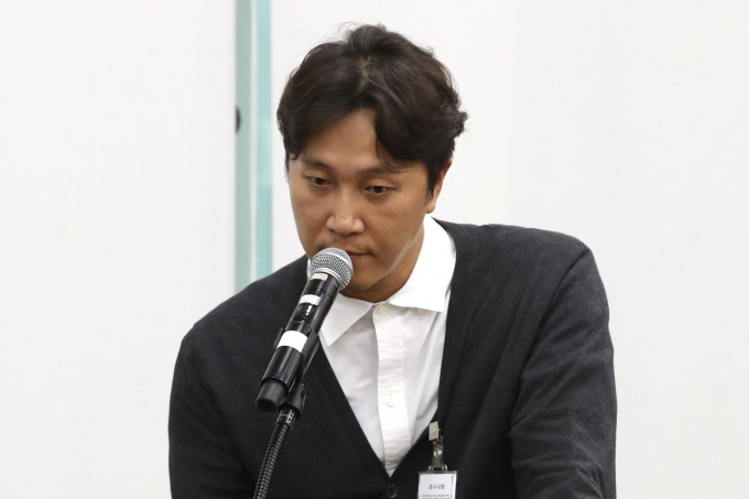 걸그룹 EXID 멤버 하니와 결혼 예정인 양자웅 더블유 진병원 원장이 서울 용산구 한남동에 100억원대 건물을 소유 중이라고 알려졌다. 사진은 양 원장이 지난 10월23일 서울 여의도 국회에서 열린 보건복지위원회의 복지부 등에 대한 종합 국정감사에 증인으로 출석한 모습. /사진=뉴스1