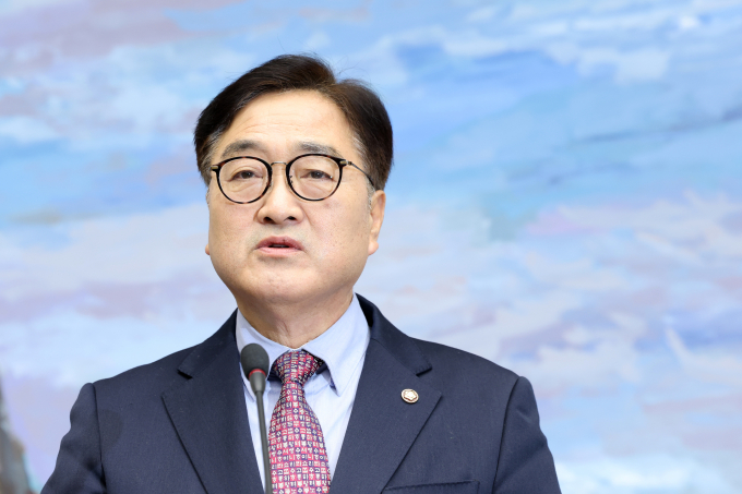 우원식 국회의장이 한덕수 대통령 권한대행 국무총리를 향해 비판의 목소리를 높였다. 사진은 우 의장이 24일 서울 여의도 국회에서 기자회견 하는 모습. /사진=뉴스1