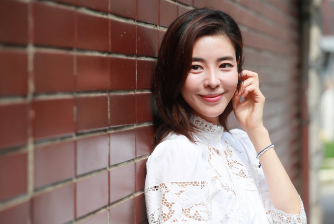 배우 김규리가 윤석열 대통령 탄핵 촉구 집회 선결제로 커피를 선물했다. 사진은 2022년 5월26일 인터뷰 중인 김규리의 모습. /사진=머니투데이