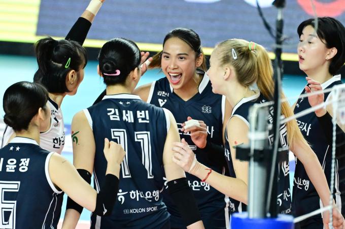 올 시즌 첫 2연승에 성공한 한국도로공사. (한국배구연맹 제공)