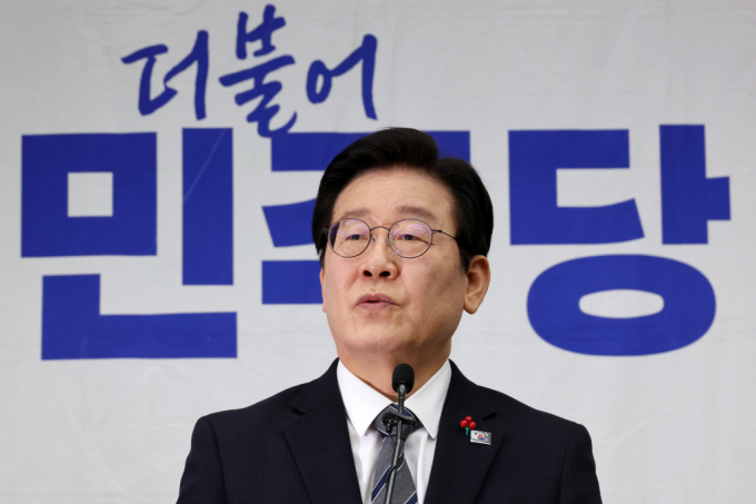 이재명 더불어민주당 대표가 25일 페이스북을 통해 성탄절 메시지를 전달했다. 사진은 전날 의원총회에 참석한 이 대표. /사진=뉴시스