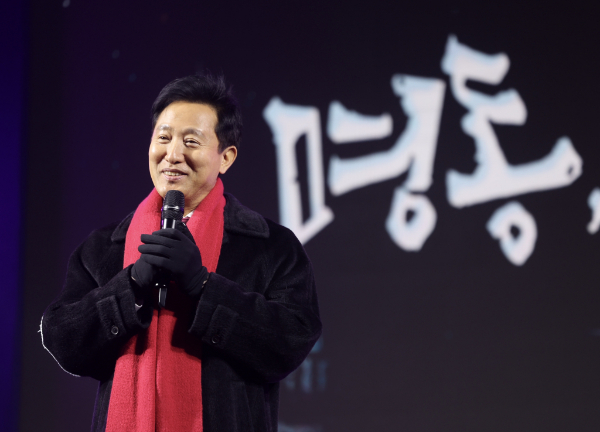 오세훈 서울시장이 한덕수 대통령 권한대행 겸 국무총리의 헌법재판관 후보자 임명권 행사 여부에 대해 "당당하려면 임명해야 한다"고 밝혔다. 사진은 지난 24일 서울 중구 명동대성당에서 열린 ‘2024 명동, 겨울을 밝히다’ 특집 공개방송에 출연해 대담하고 있는 오 시장의 모습. /사진=뉴시스